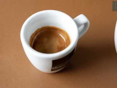 Il caff� macchiato � un espresso (da 80 ml) a cui viene aggiunta una piccolissima quantit� di latte, sui 10 ml